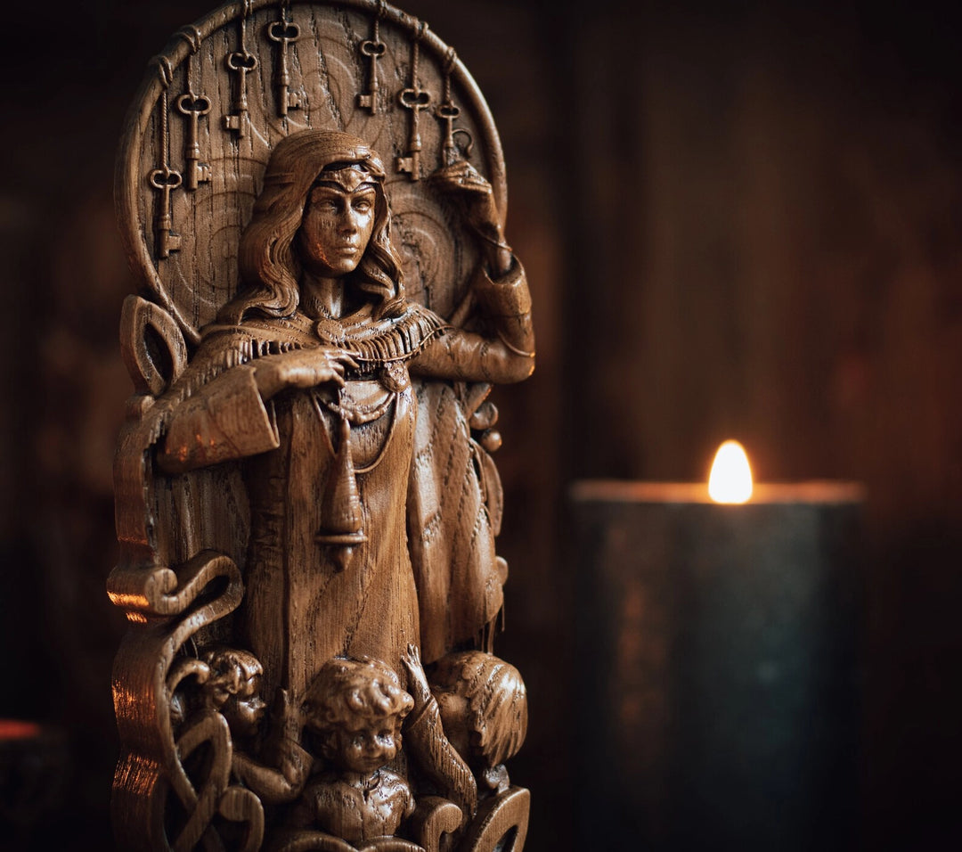 Frigg wooden statue from oak